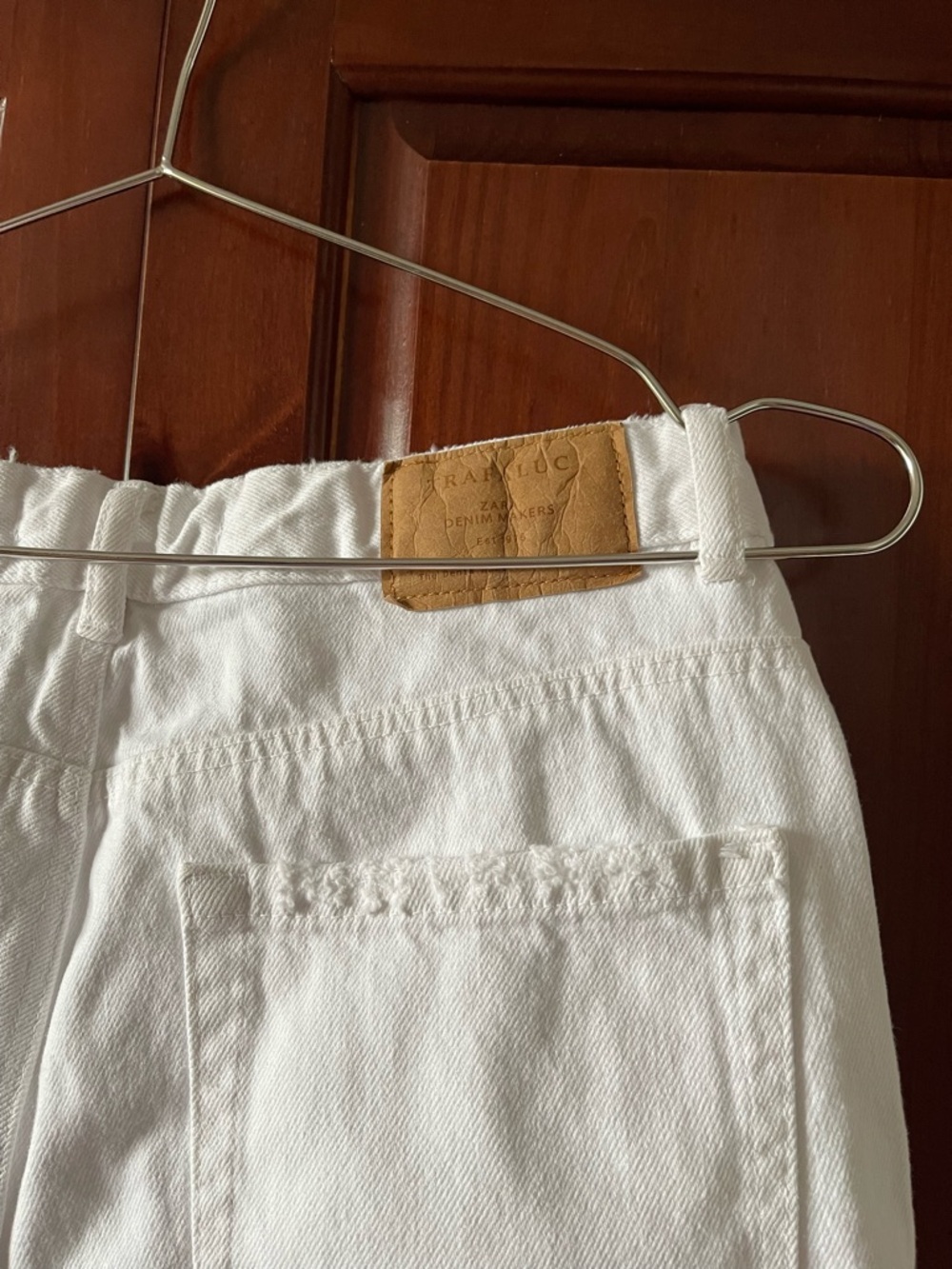 Zara White Straight-Leg Jeans with Frayed Hem - Picture 2 of 9